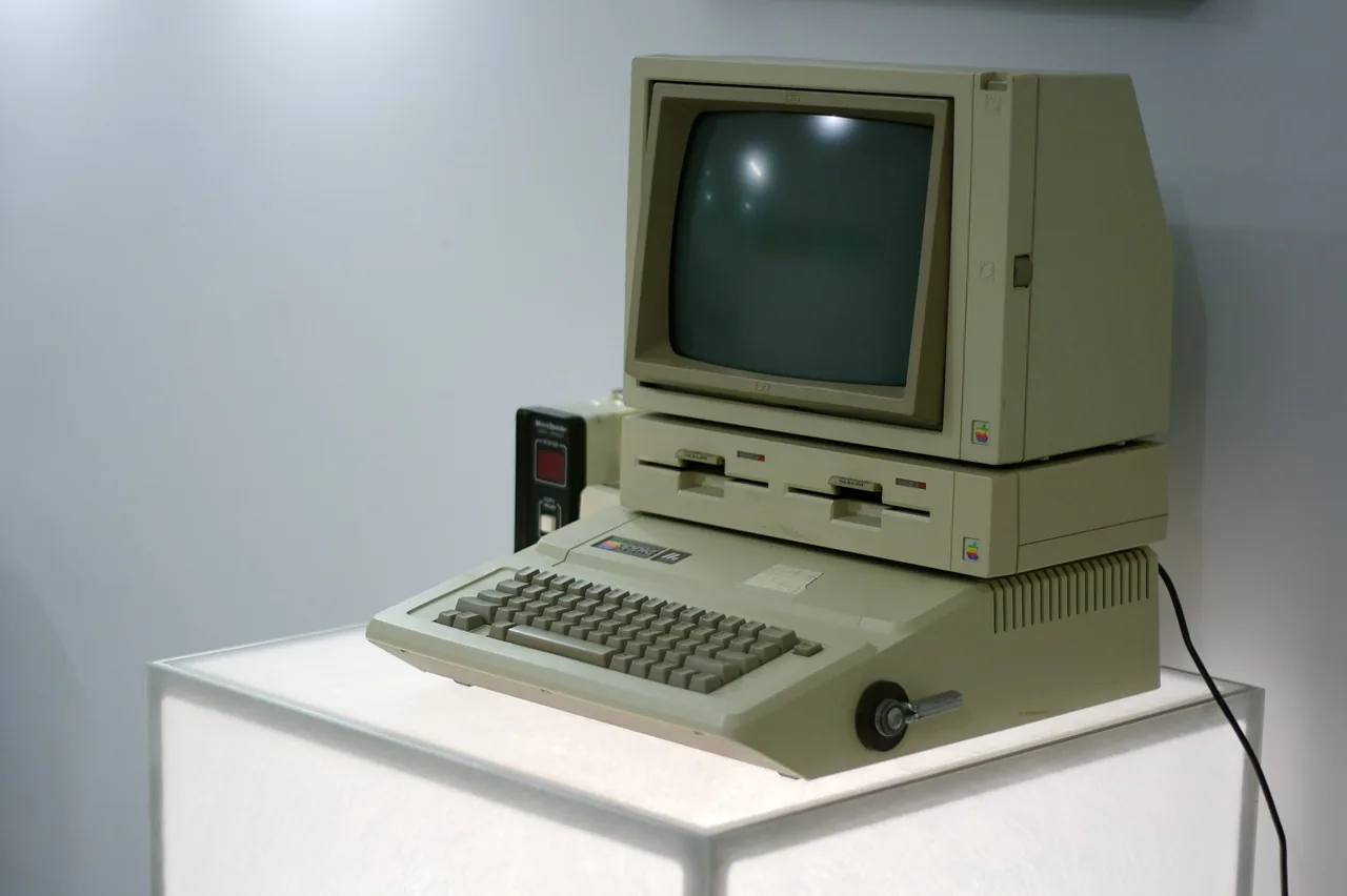 Apple iie archival photo