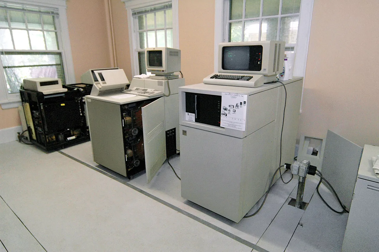 Ibm system-36, archival photo