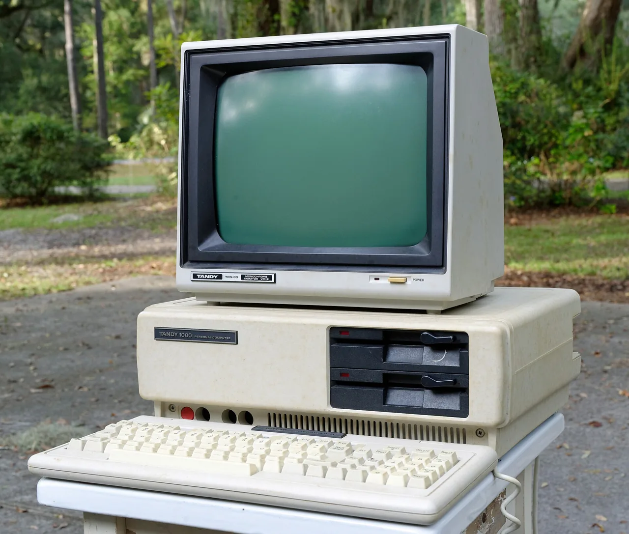 Tandy tandy-1000, archival photo