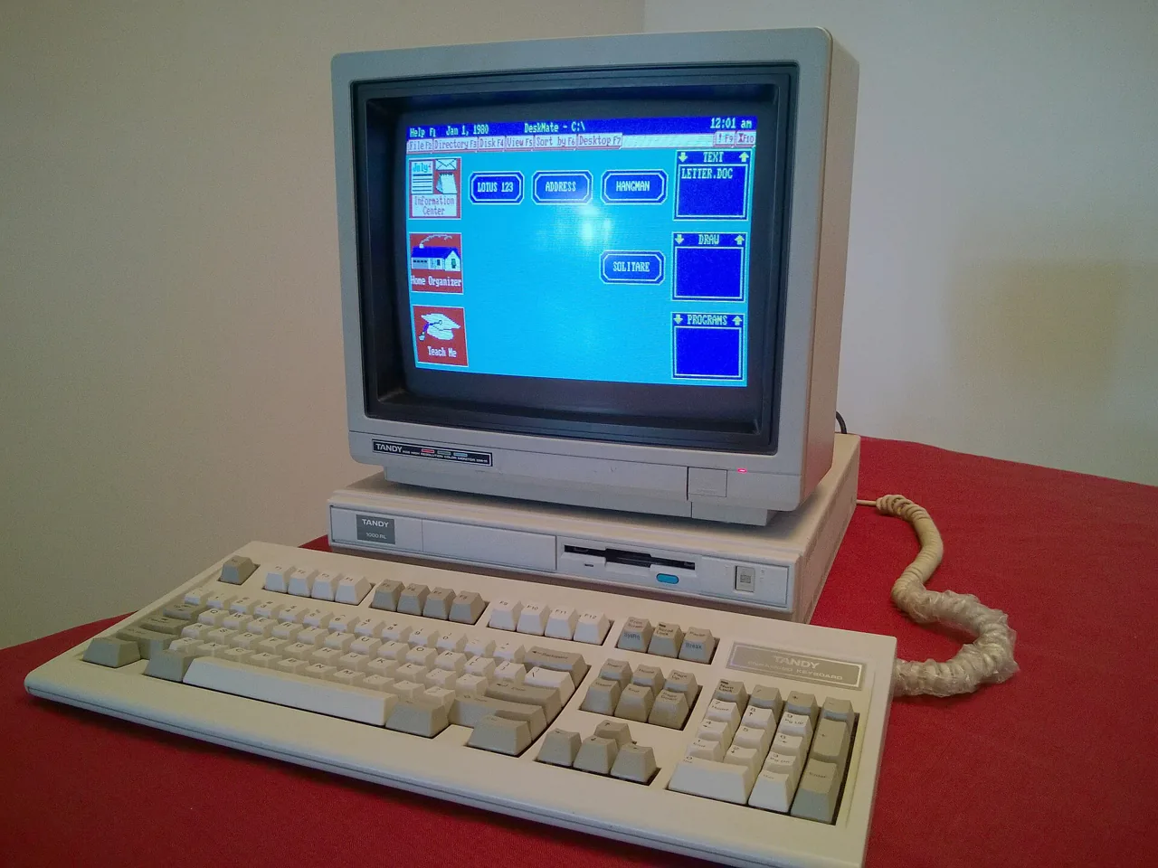 Tandy tandy-1000, archival photo