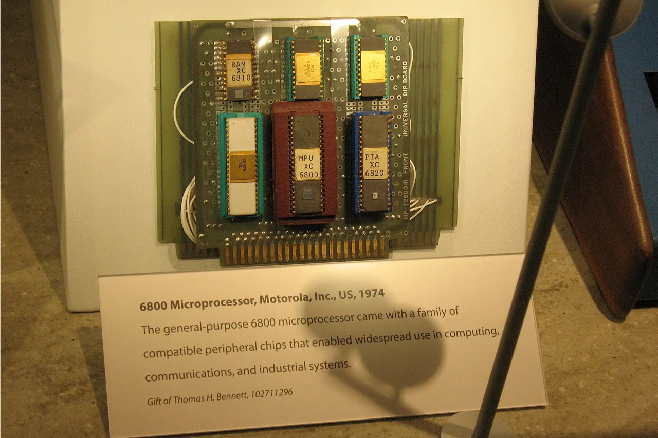Motorola 6800, archival photo